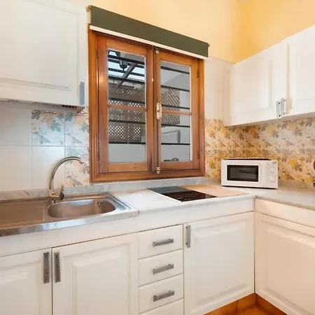Cozy With Sea View - 70 M² Apartment