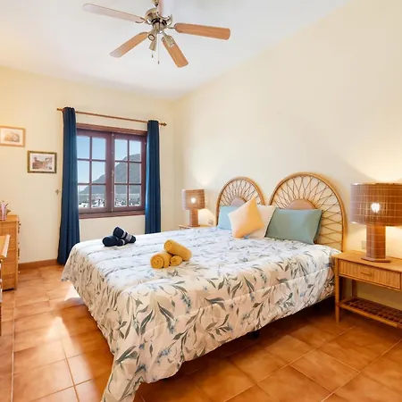 Cozy With Sea View - 70 M² Apartment *