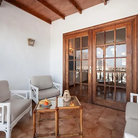 Cozy With Sea View - 70 M² Apartment