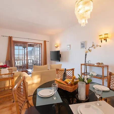 Cozy With Sea View - 70 M²