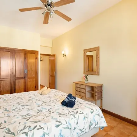 Cozy With Sea View - 70 M² Apartment