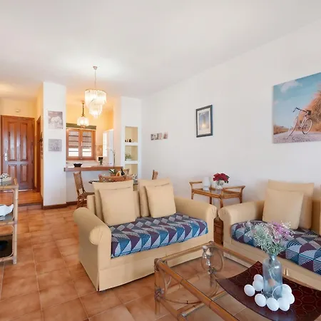 Cozy With Sea View - 70 M² Apartment